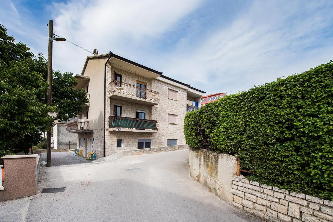 פודסטראנה Apartmani Brdar מראה חיצוני תמונה