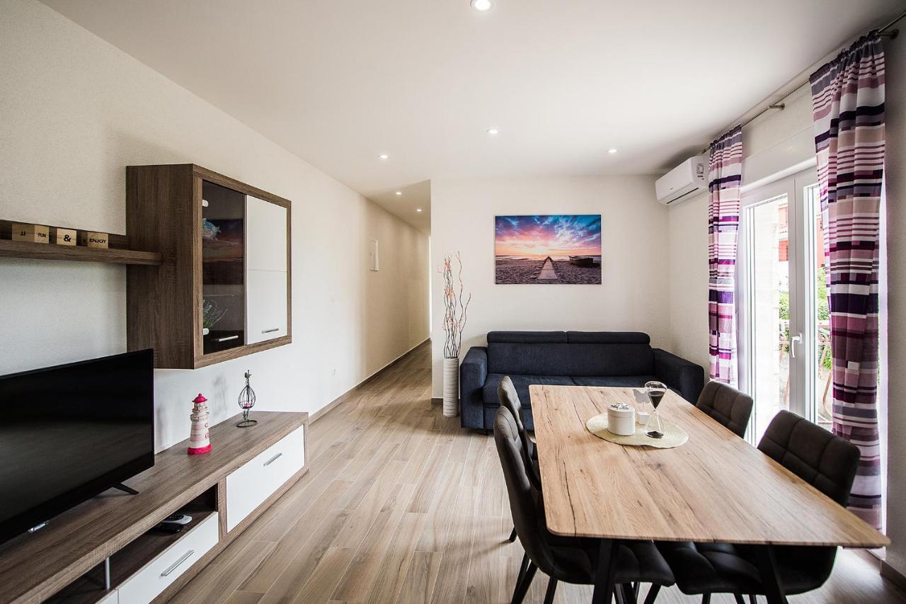 פודסטראנה Apartmani Brdar מראה חיצוני תמונה