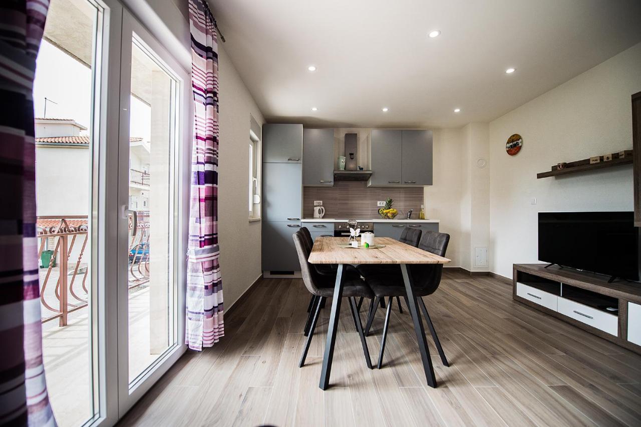 פודסטראנה Apartmani Brdar מראה חיצוני תמונה