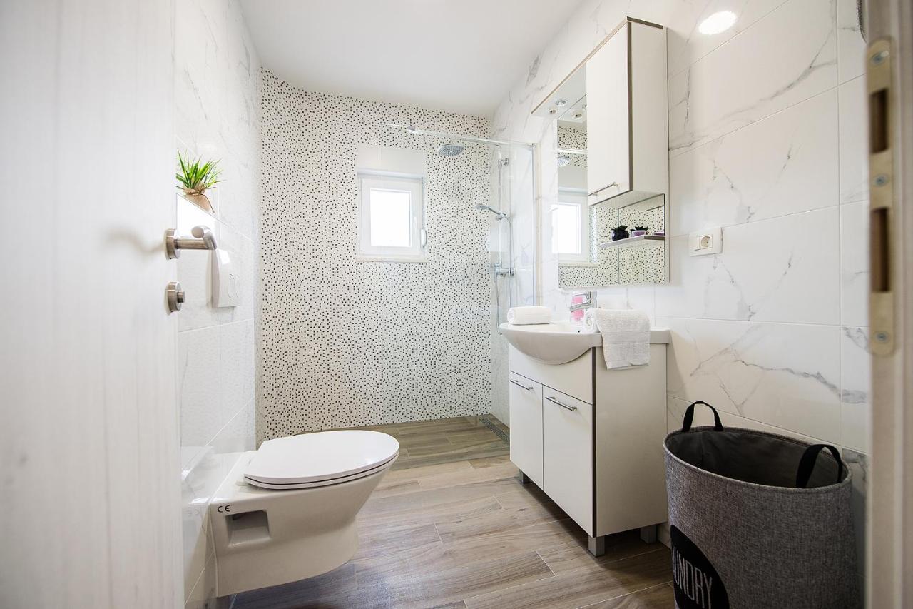 פודסטראנה Apartmani Brdar מראה חיצוני תמונה