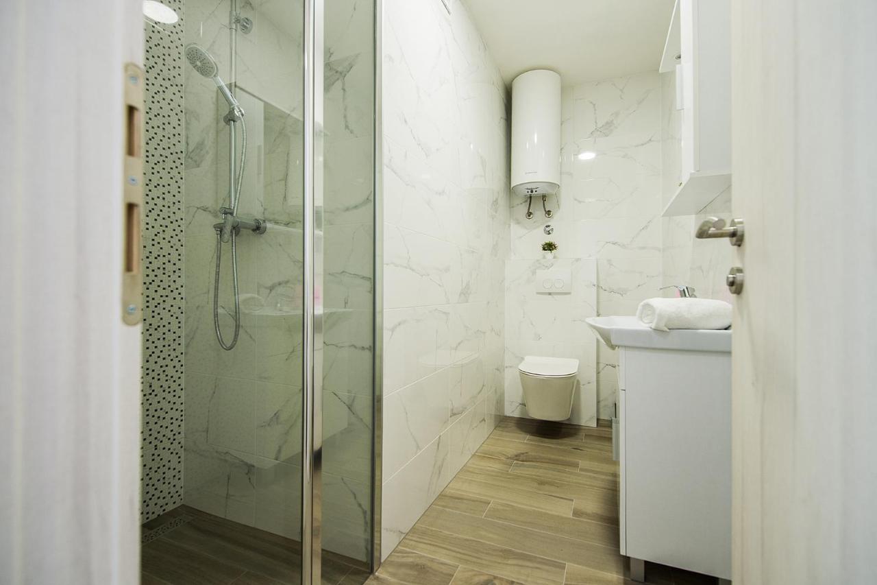 פודסטראנה Apartmani Brdar מראה חיצוני תמונה