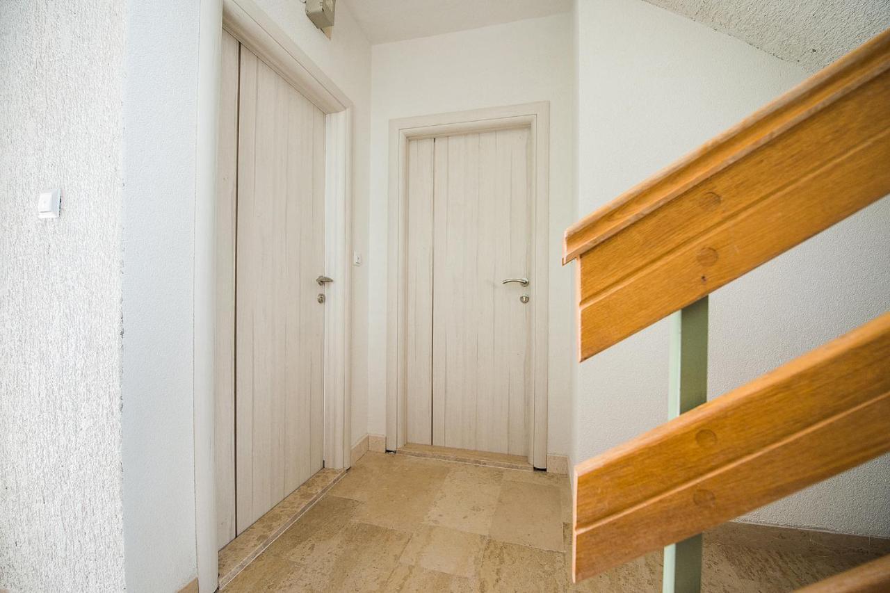 פודסטראנה Apartmani Brdar מראה חיצוני תמונה